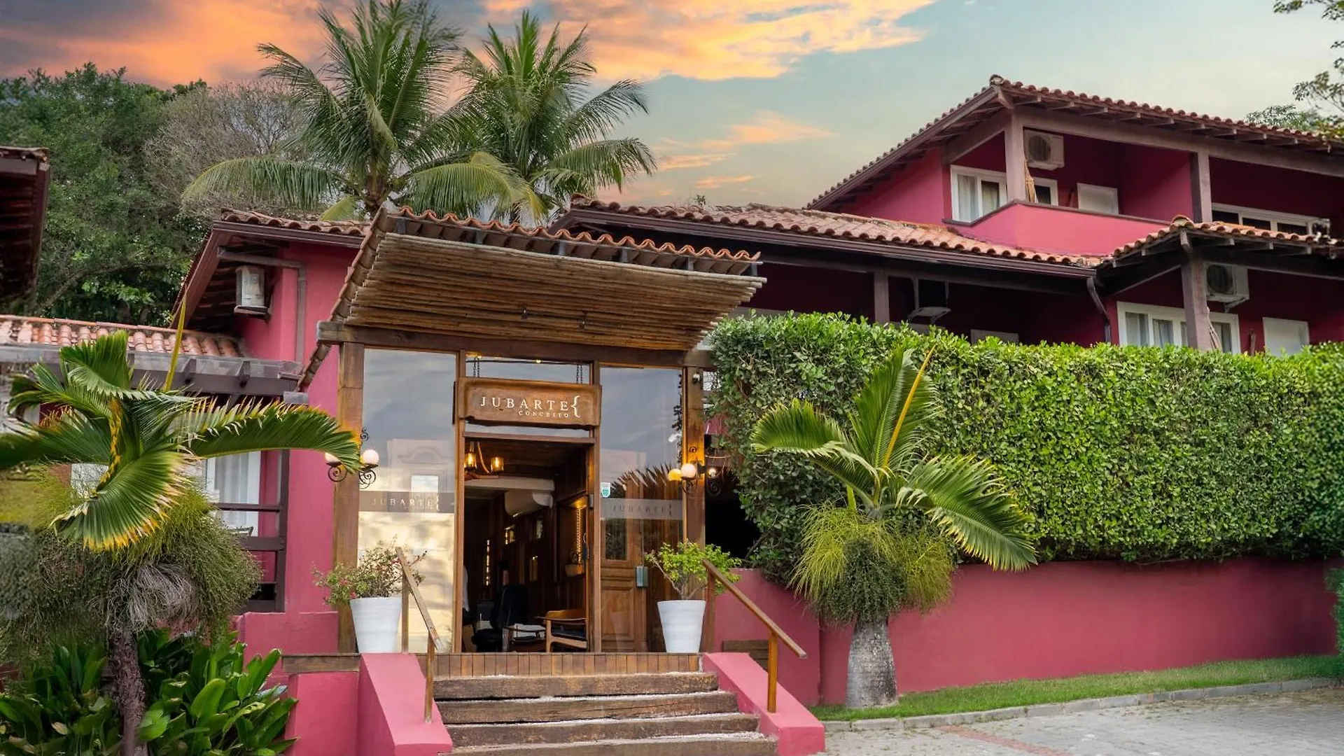 Fachada do Jubarte Hotel em Búzios