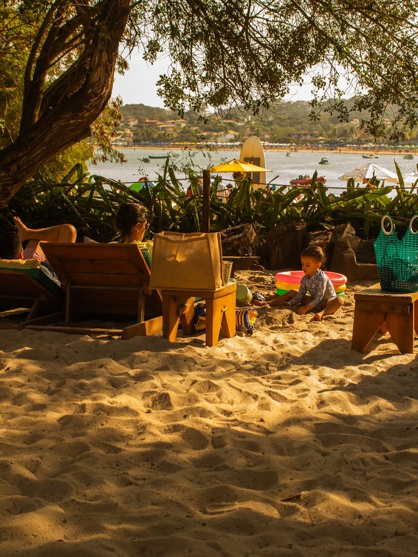 Família aproveitando a praia próxima ao Tawa Beach